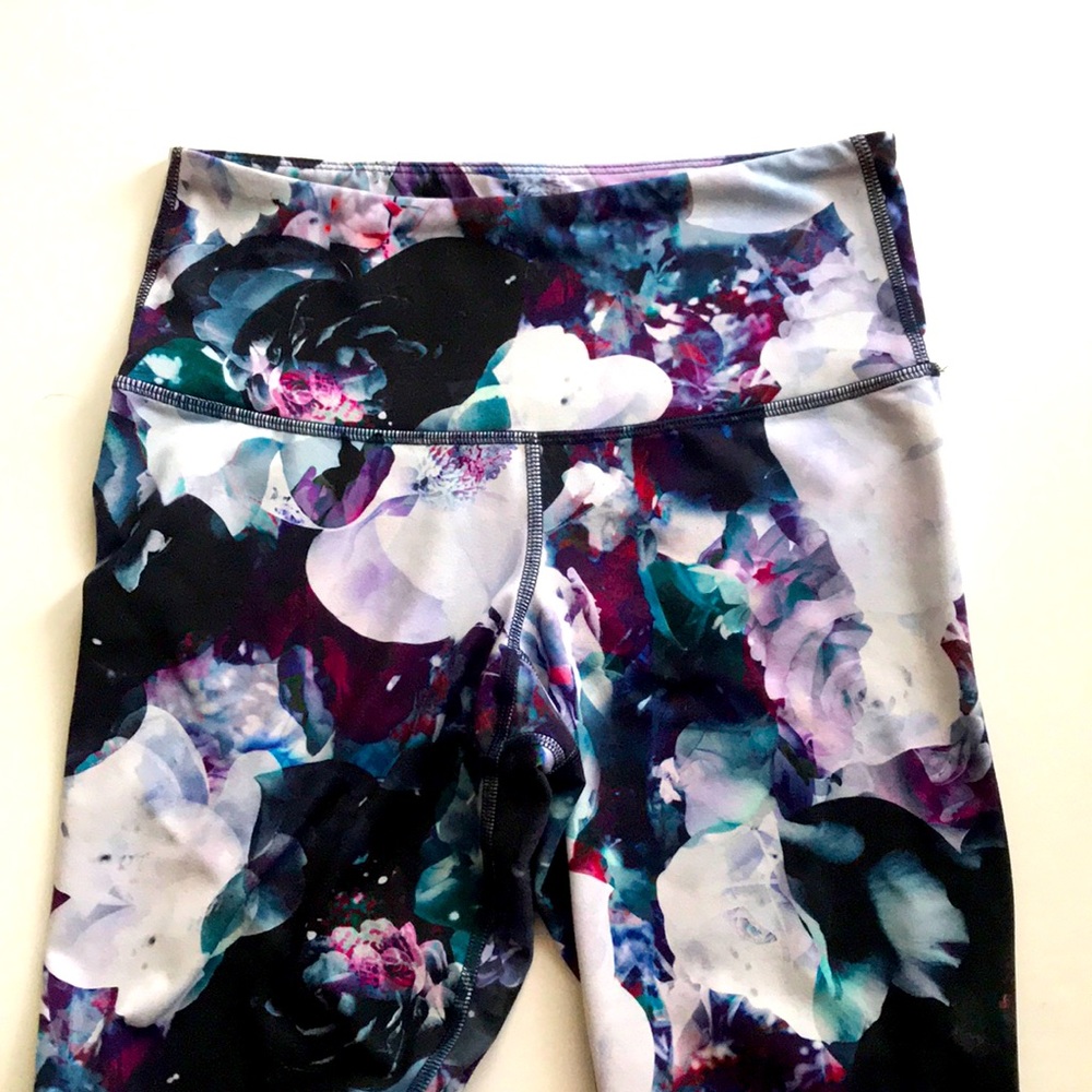 🌵Old Navy floral yoga pants